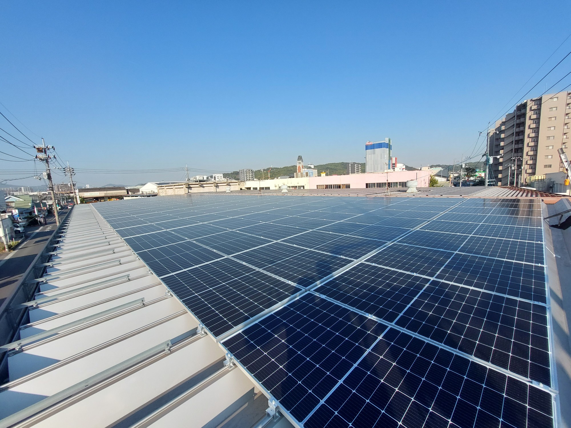ひだかや株式会社が解説する太陽光発電の導入メリット｜企業のコスト削減と脱炭素経営｜岡山の太陽光発電・蓄電池ならひだかや株式会社｜自社一貫施工